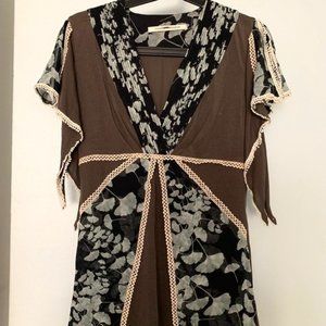 Designer Diane Von Furstenberg silk v-neck blouse one of a kind